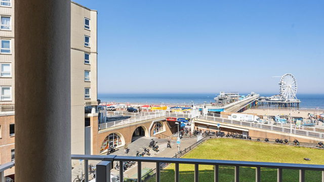 Uitzicht vanuit het appartement dat René van der Gijp verkocht