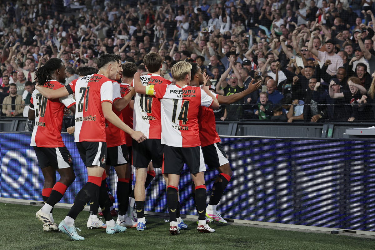 feyenoord-spelers juichen na goal