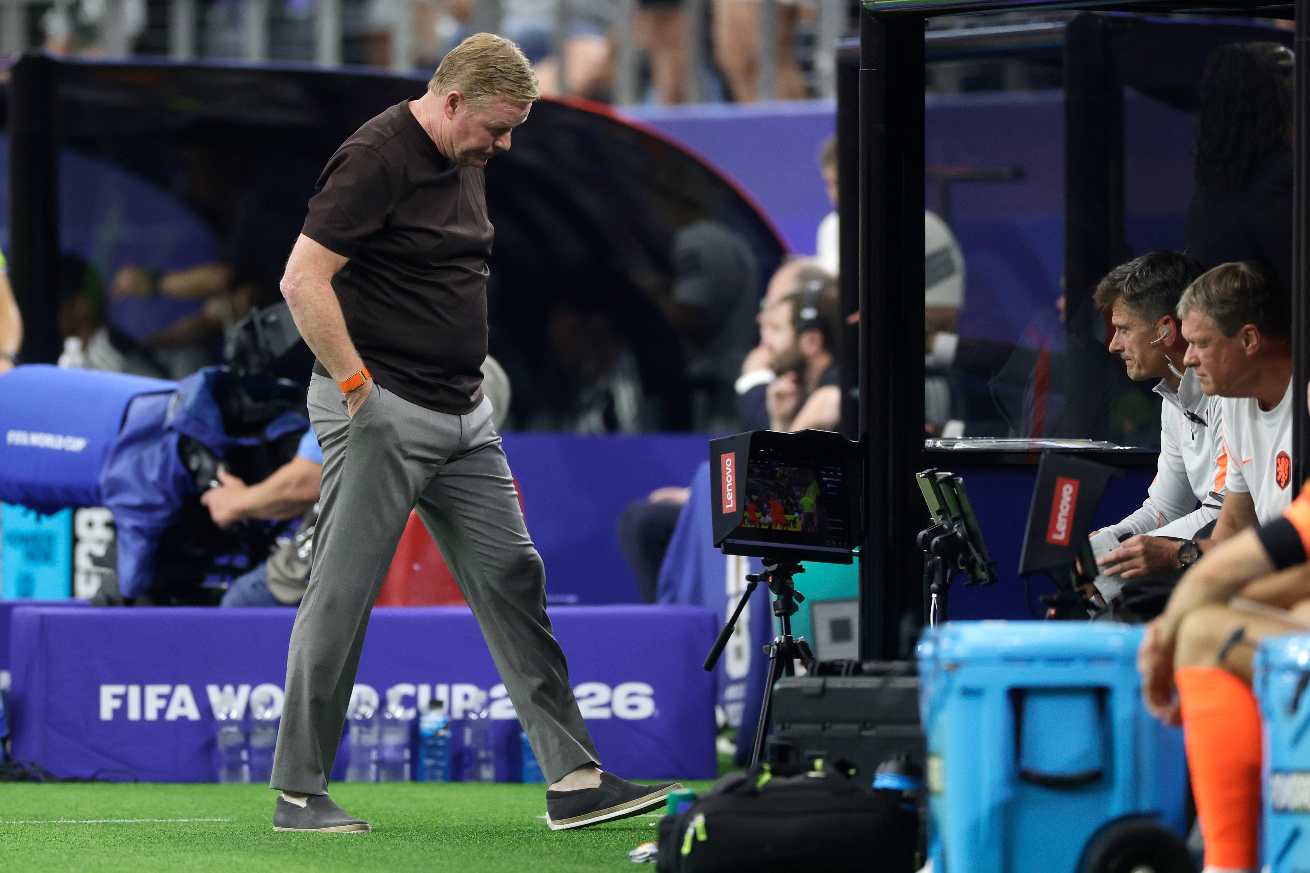 Koeman onder vuur na gelijkspel: Hij wisselde de wedstrijd weg