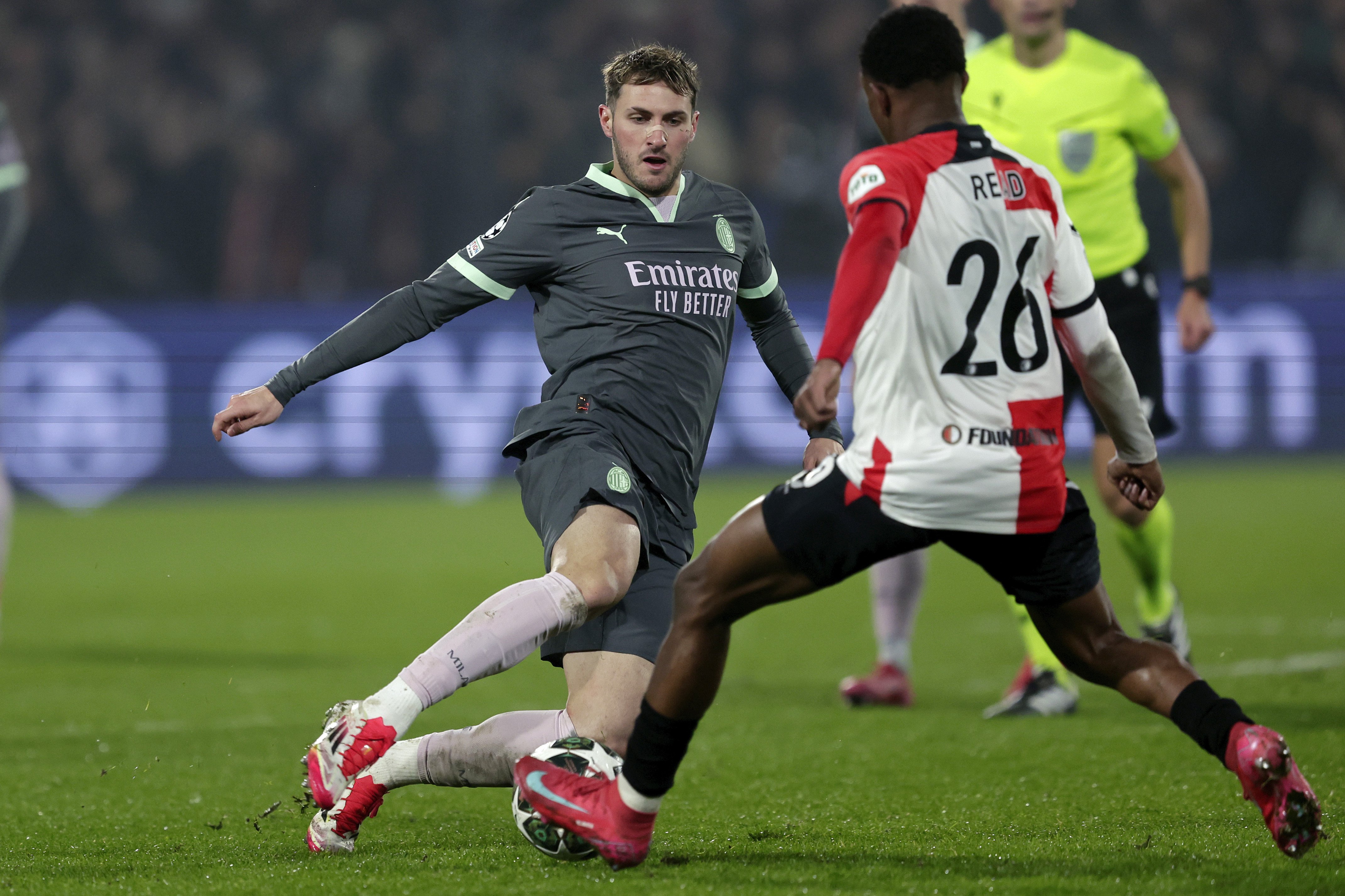 Givairo Read en Santiago Giménez symboliseren twee fases bij Feyenoord: de ene aan het begin, de ander als vertrekpunt van een moeizame volgende stap.