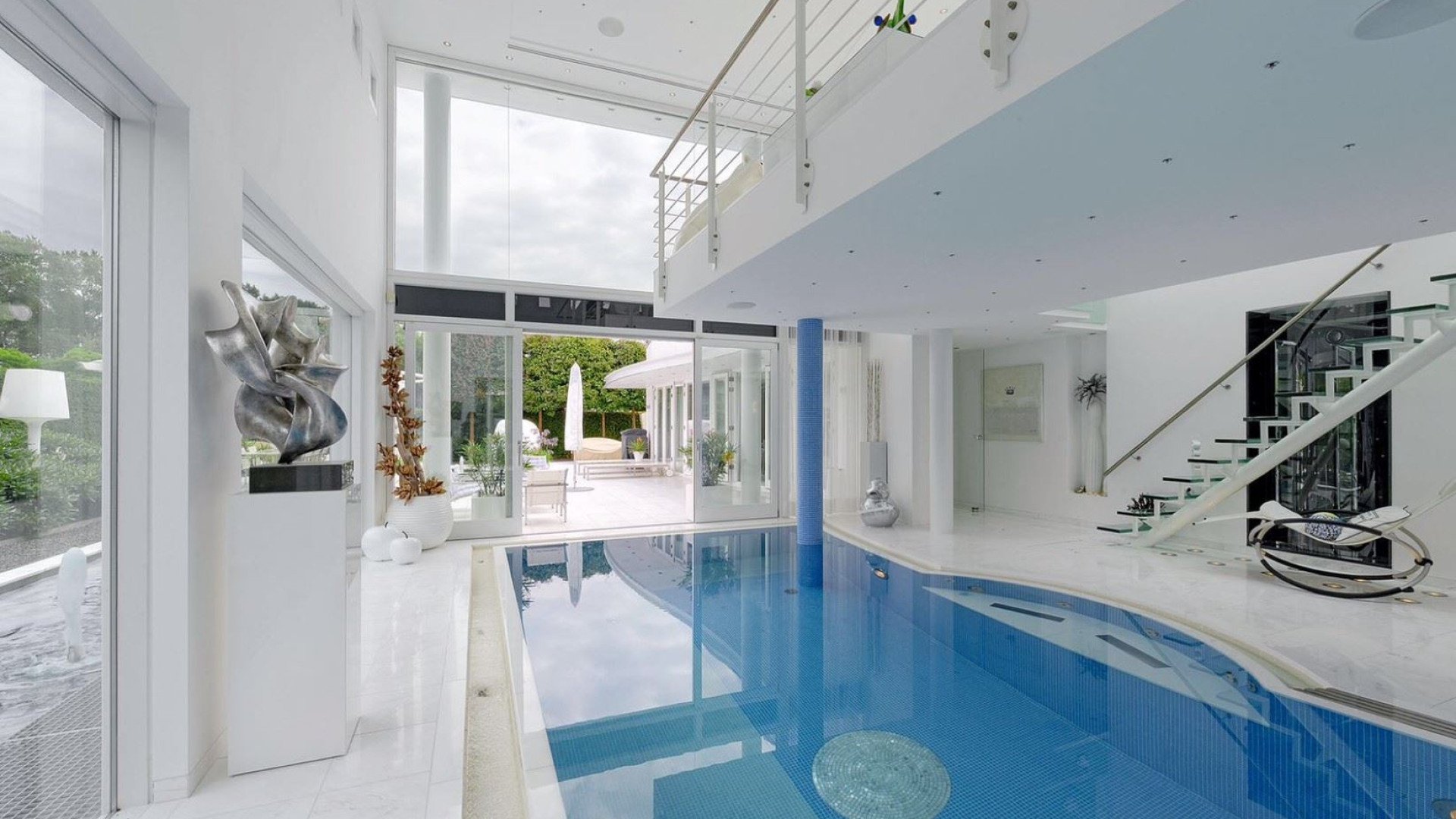 Zien: ex-Feyenoorder Kokcu verkoopt zijn villa in Hoofddorp