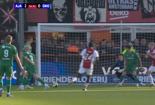 VIDEO-GOAL: Mokio schiet hard raak en zet Ajax op 2-0 voorsprong