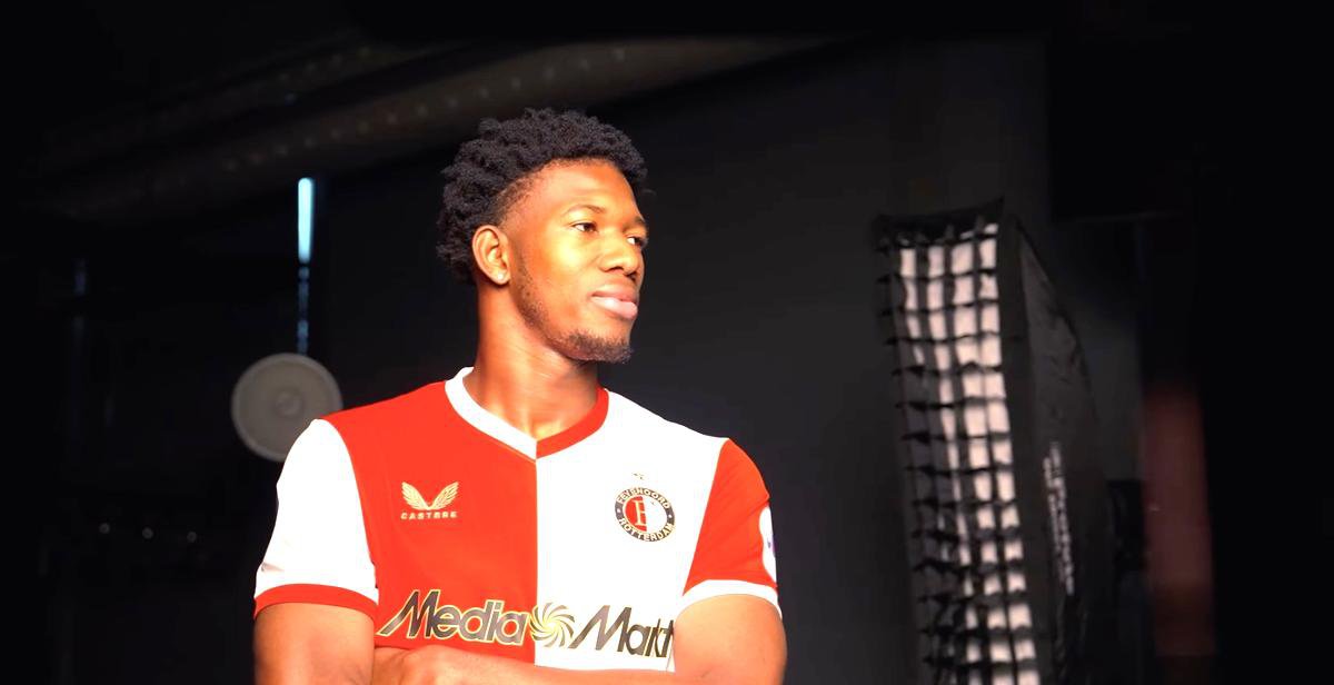 Diarra kijkt zijn ogen uit bij zijn presentatie. Feyenoord zag potentie in de vleugelaanvaller na een sterk seizoen bij Istanbulspor.