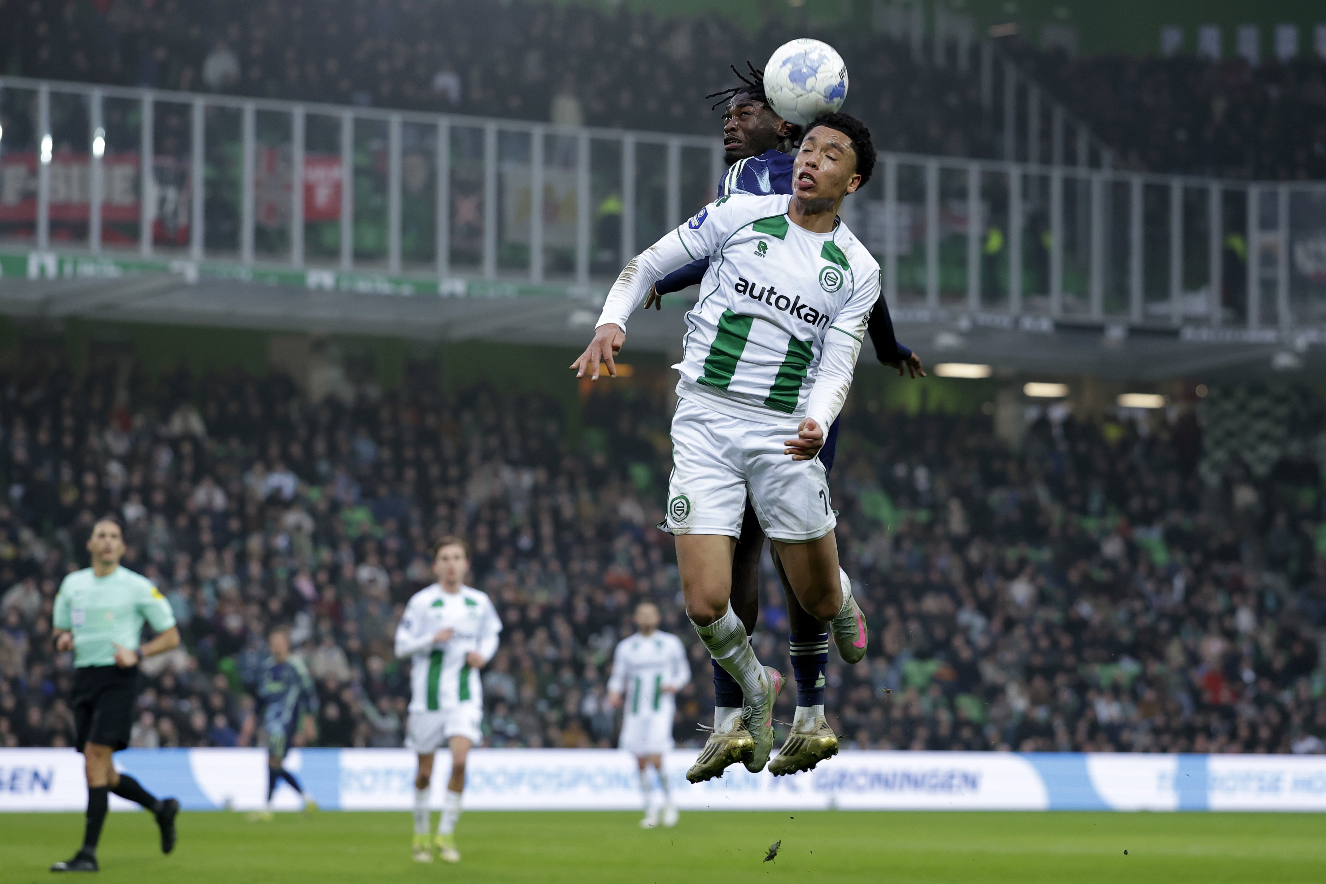 De Euroborg was beladen zoals dat vaker het geval was in ontmoetingen met Ajax