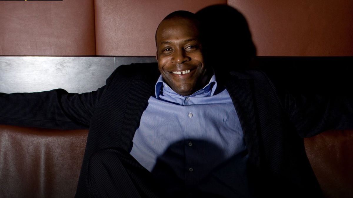 Stanley Menzo hoopt in maart geschiedenis te schrijven met Suriname.