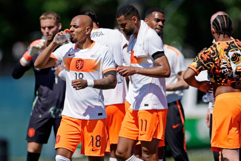 Het Nederlands elftal verslaat Oezbekistan nipt