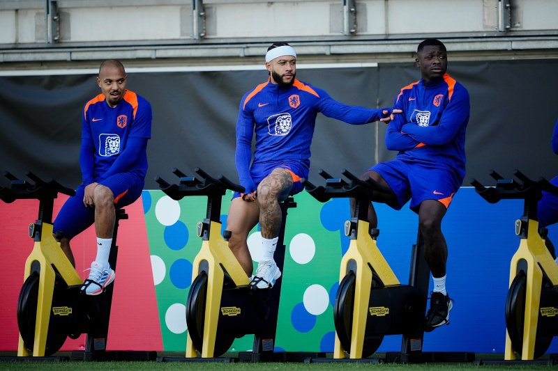 Donyell Malen, Memphis Depay en Brian Brobbey bij Oranje