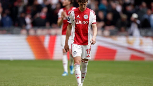 Ajax afhankelijk van PSV in bizarre eindstrijd om Europa