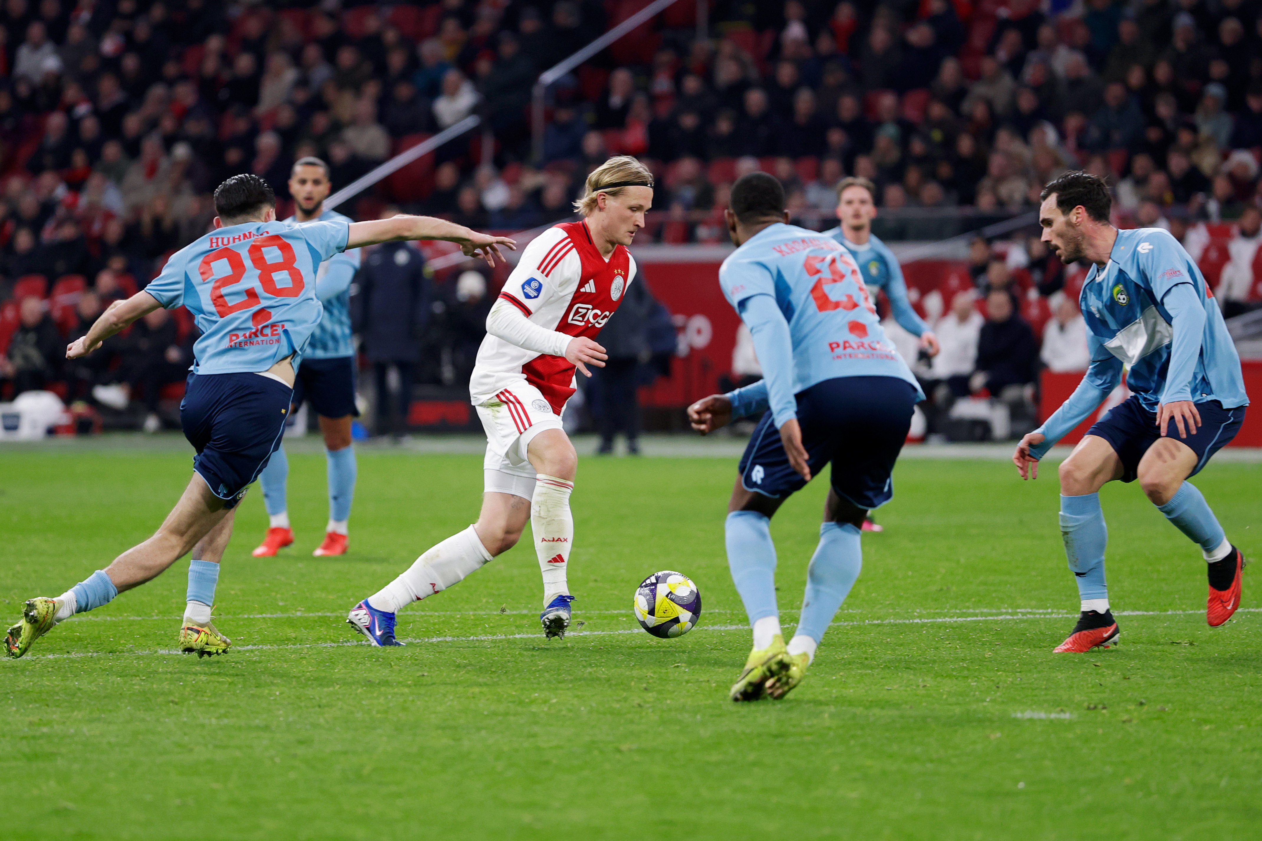 Dolberg bepalend bij de 1-0