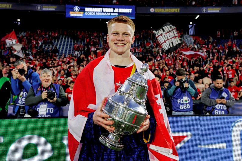 Koeman krijgt luxeprobleem op middenveld door Smit en Taylor