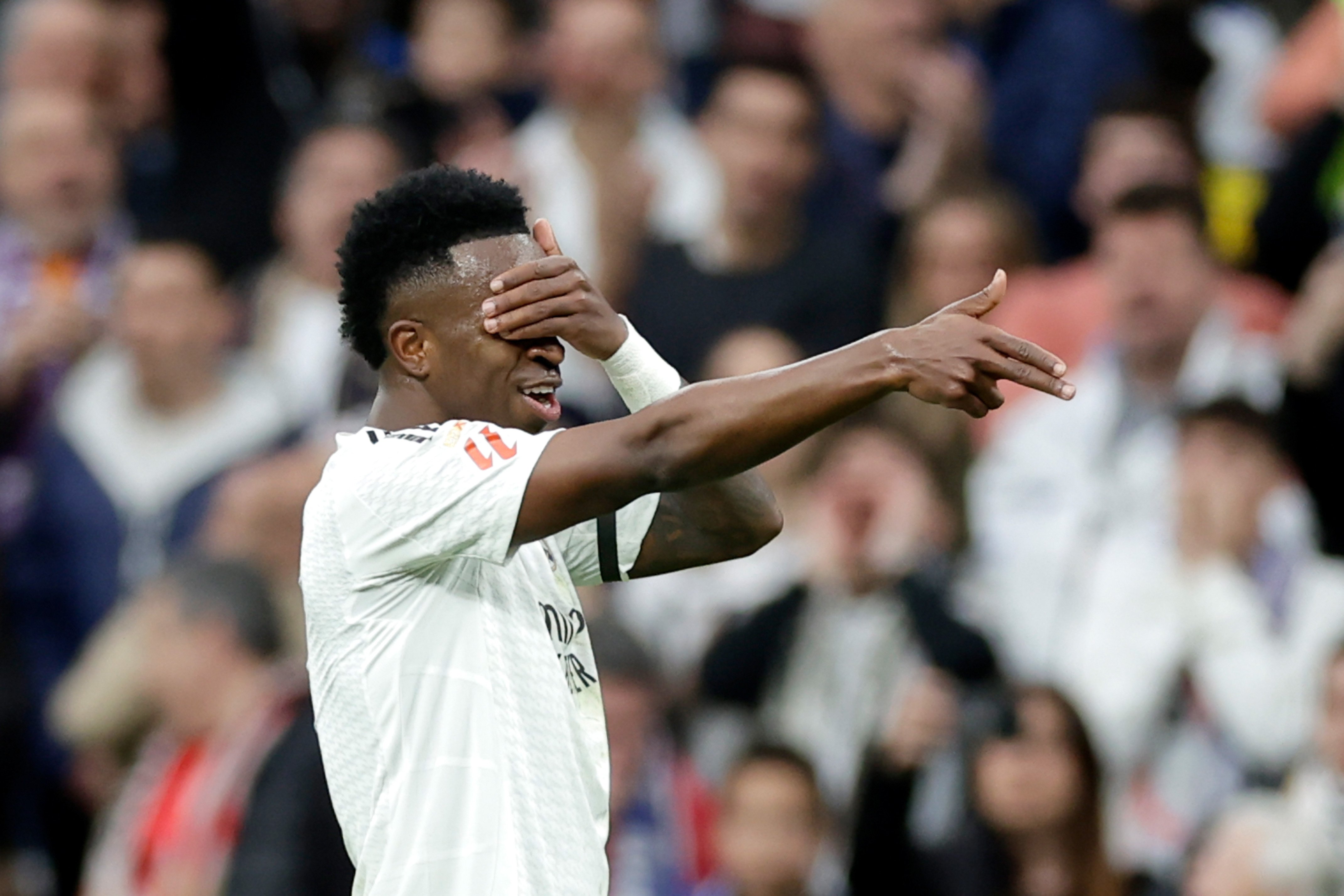 Vinícius Júnior viert een doelpunt voor Real Madrid.