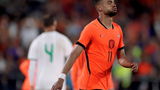 Hadj-Moussa velt Oranje in De Kuip: uitzwaaiwedstrijd tegen Algerije eindigt in zure nederlaag