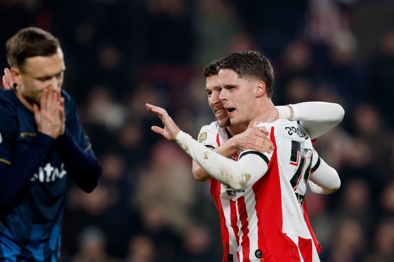 Flink gehavend PSV maakt opstelling bekend voor mogelijk afscheidsduel Veerman