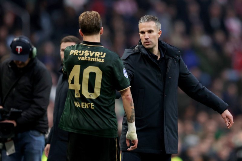 Luciano Valente verliet teleurgesteld het veld.