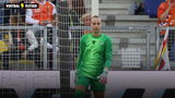 Daphne van Domselaar in actie voor de Oranje Leeuwinnen