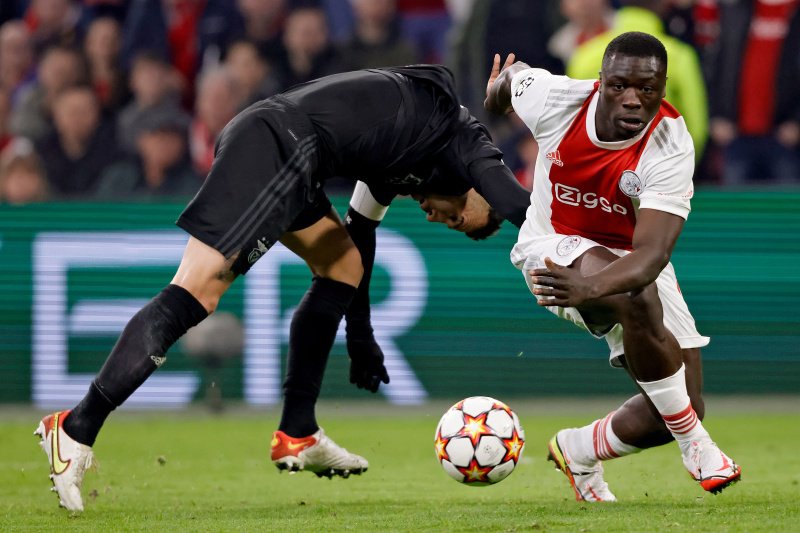 Brobbey tegen Benfica