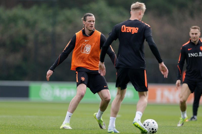 Wout Weghorst in actie voor Oranje