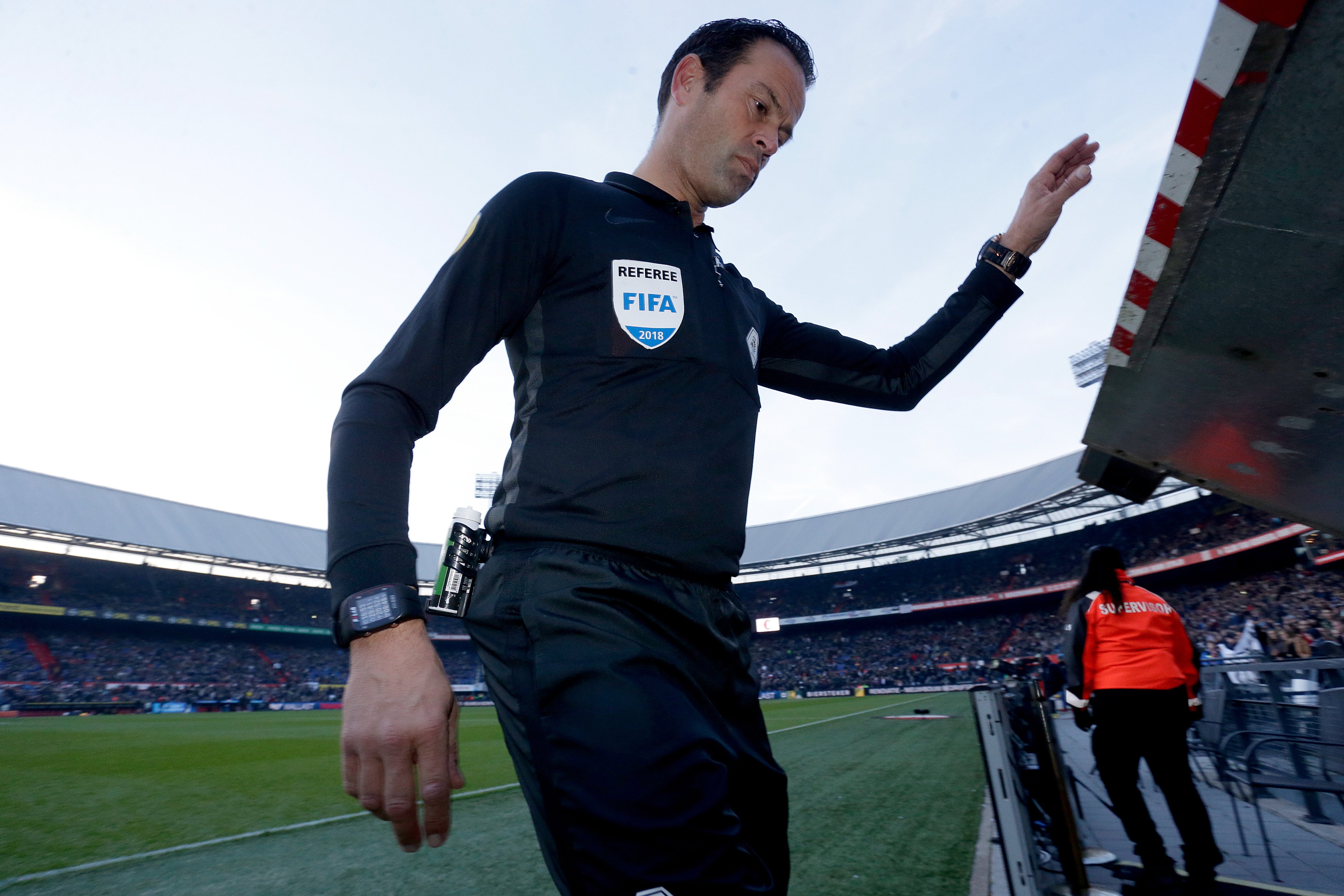 Bas Nijhuis is door een achillespeesblessure de rest van het seizoen uitgeschakeld. Zijn afwezigheid wordt direct gevoeld op de velden.
