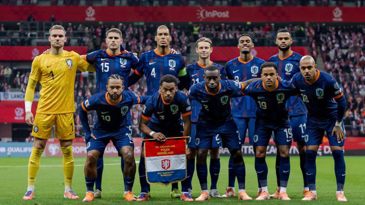 Knap van Koeman dat hij met dit materiaal zulk slecht voetbal speelt