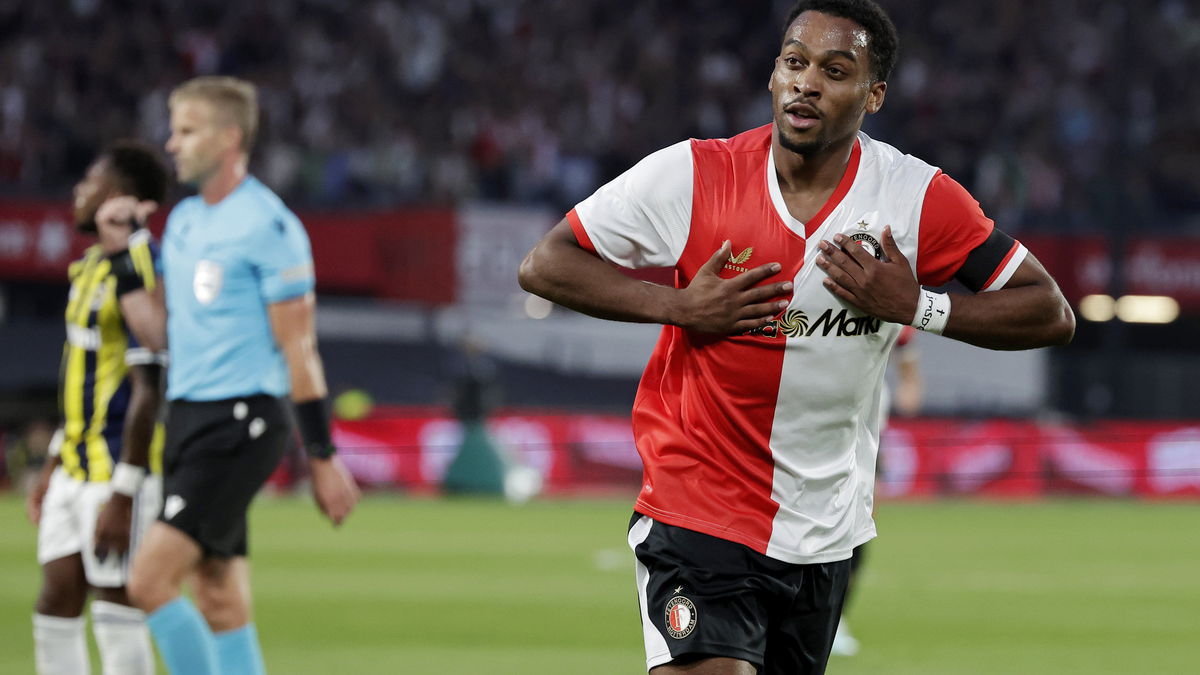 Quinten Timber – middenvelder van Feyenoord met een aflopend contract. Borussia Dortmund toont interesse, maar Van Persie’s ploeg heeft laten zien ook zonder hem te kunnen presteren.