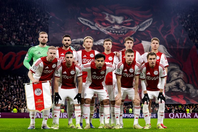 Ajax met Adidas als sponsor op het tricot
