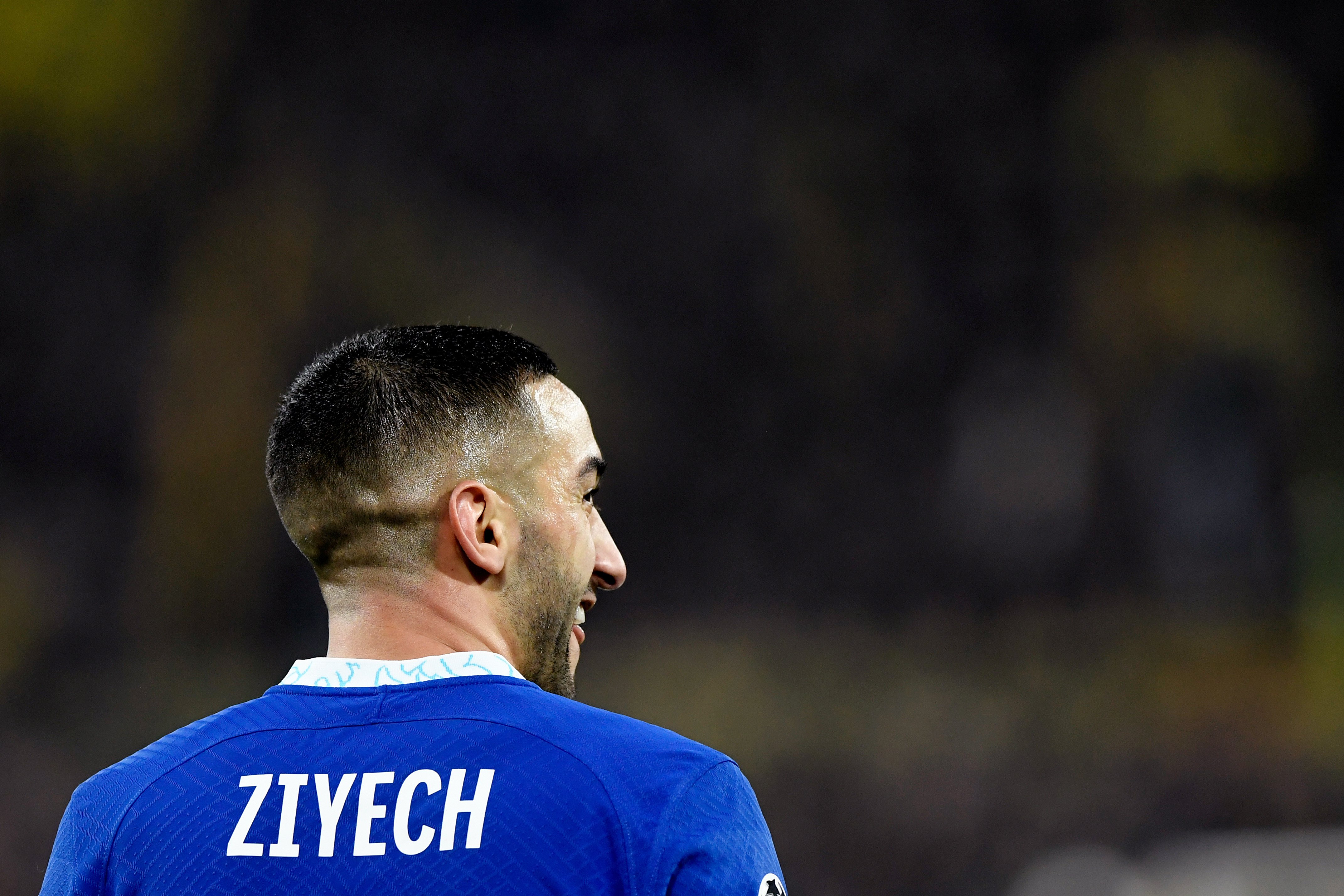 Hakim Ziyech heeft zijn luxe appartement op de Amsterdamse Zuidas opnieuw te huur gezet. Voor de woning van 129 vierkante meter wordt €6.200 per maand gevraagd.