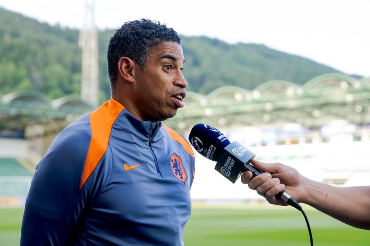 reiziger in actie bij jong oranje