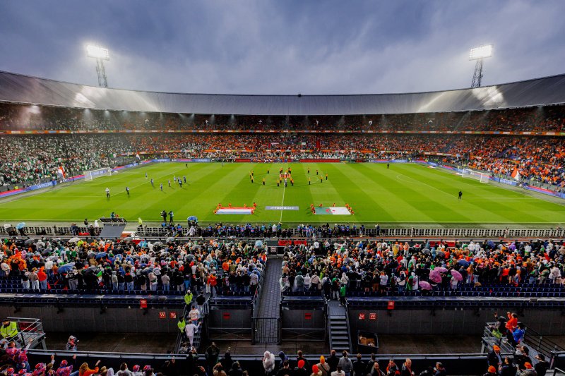 De Algerijnse-fans eisen nadrukkelijk hun rol op tijdens het duel