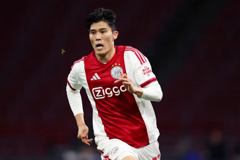 De opbouw van Tomiyasu roept bij Ajax lastige vragen op