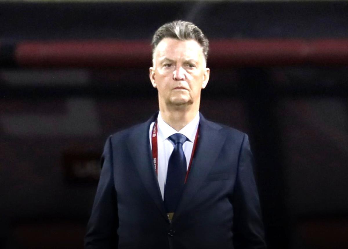 Louis van Gaal vertelt openhartig over zijn ziekteperiode en schaamte tijdens publieke optredens.