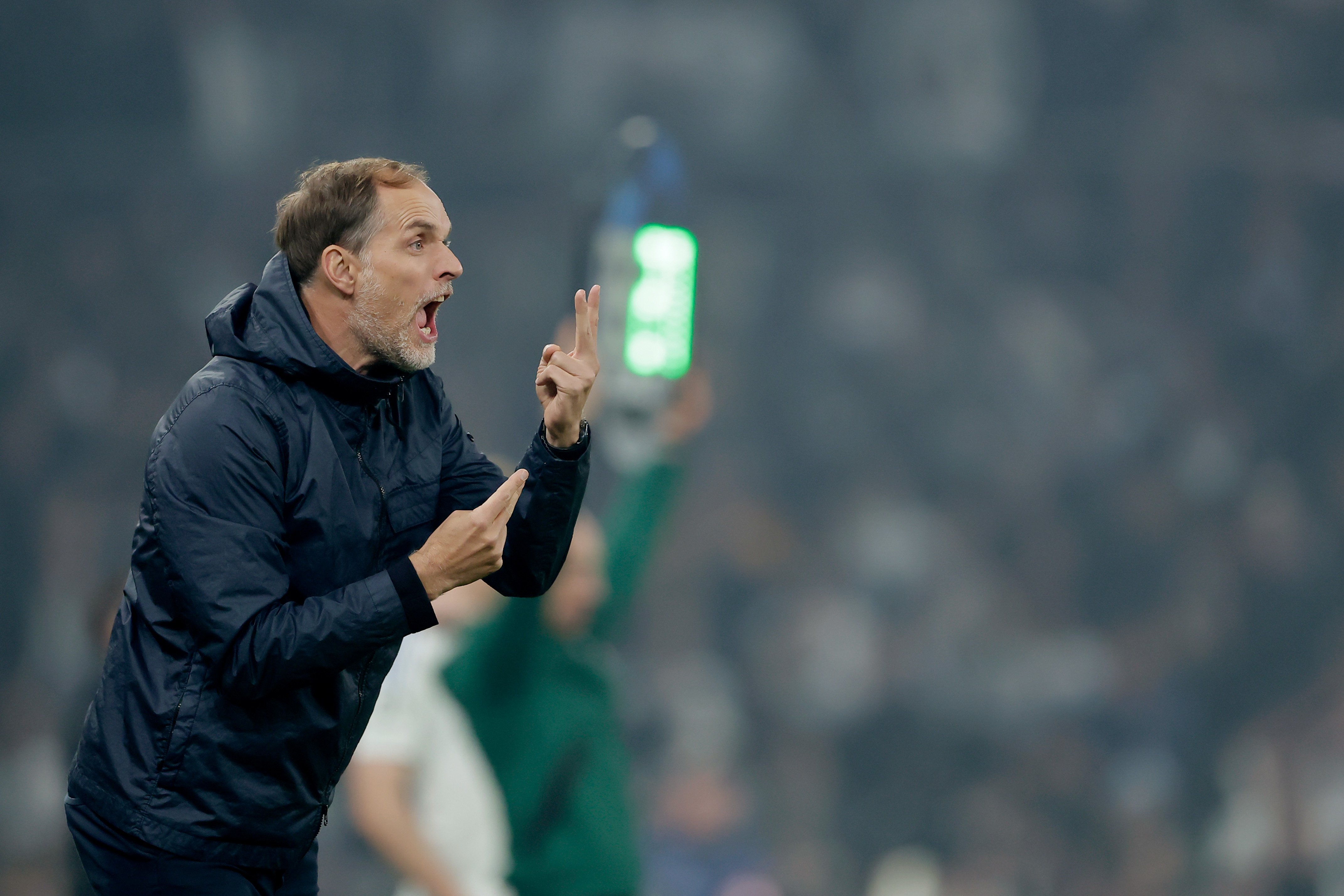 Thomas Tuchel ziet de voorbereiding van Engeland op het WK verstoord worden nadat dieven trainingsmateriaal van de nationale ploeg buitmaakten in Kansas City.