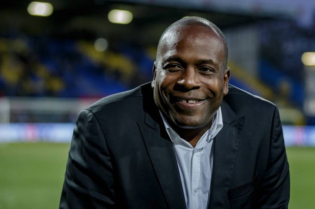 stanley menzo bondscoach van suriname