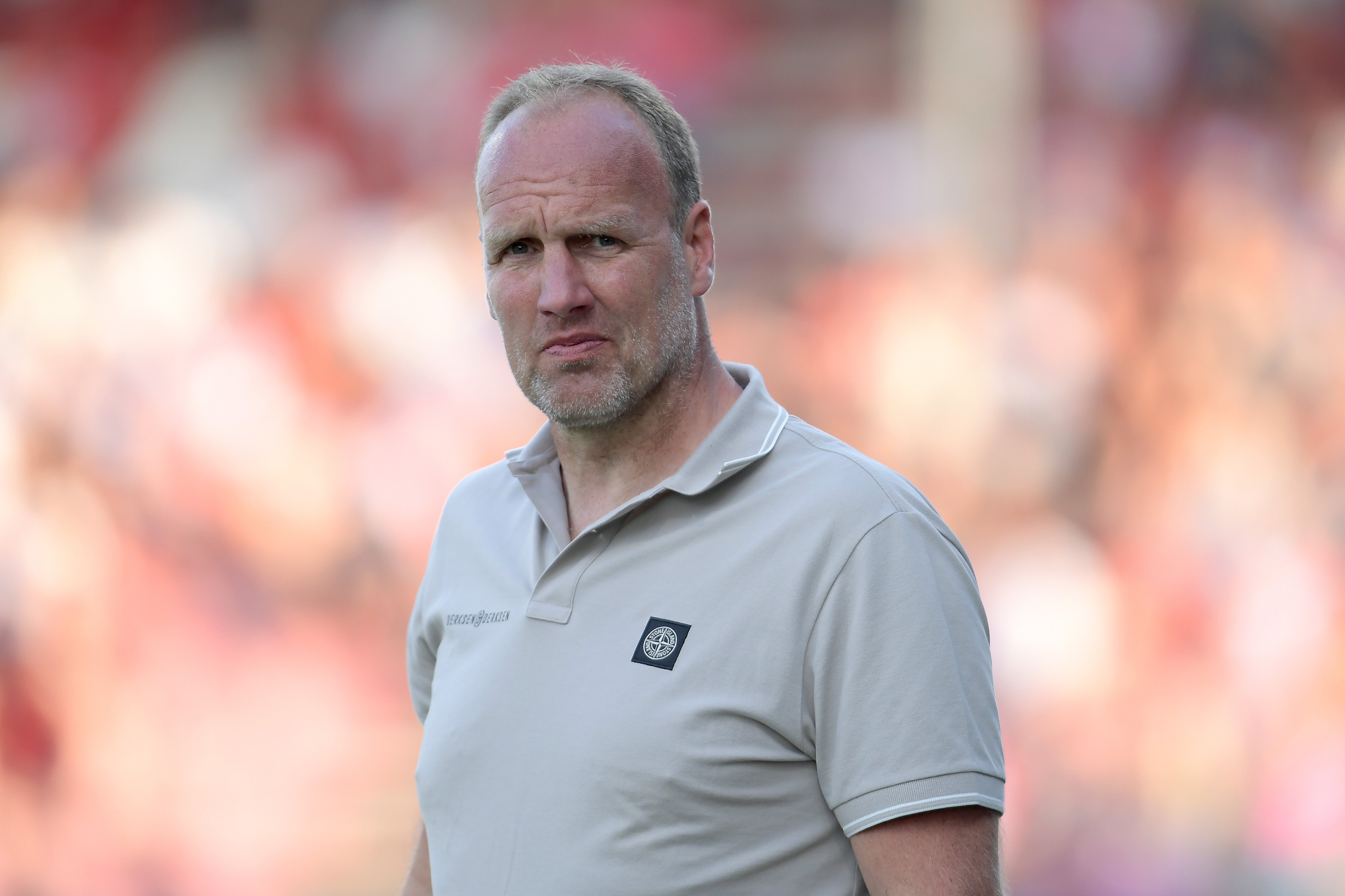 Dick Lukkien werkt dit seizoen met een vaste kern, maar weet dat juist die stabiliteit deze zomer onder druk komt te staan.