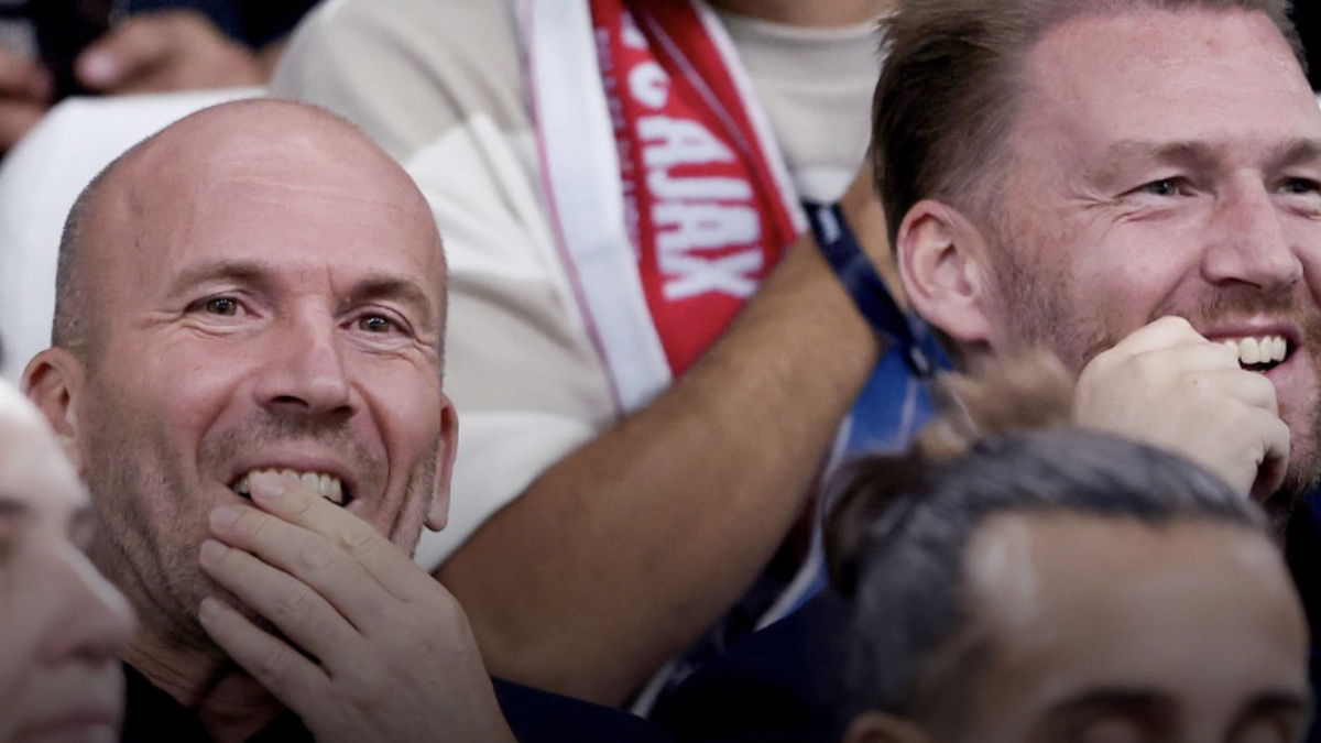 Kenneth Perez tijdens Dit Was Het Weekend, waarin hij Ajax-directeur Alex Kroes verantwoordelijk houdt voor de sportieve malaise.