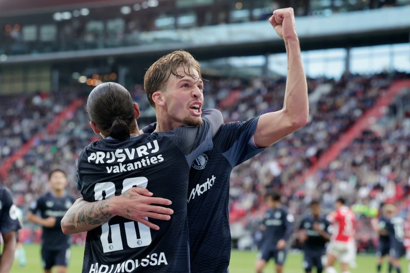 Feyenoord en AZ in evenwicht na doelpuntrijke topper