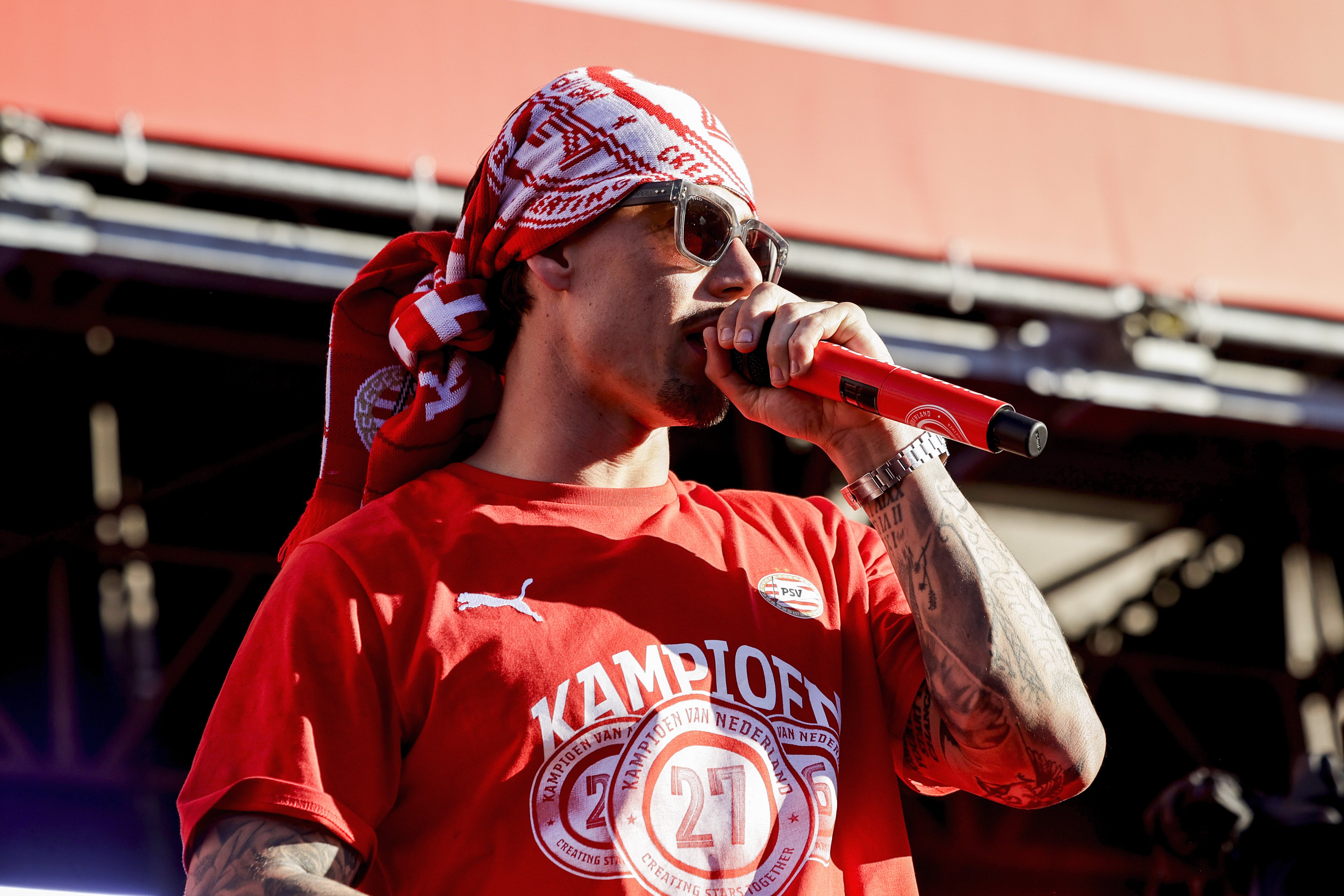 Olij tijdens de huldiging van de 27e landstitel van PSV