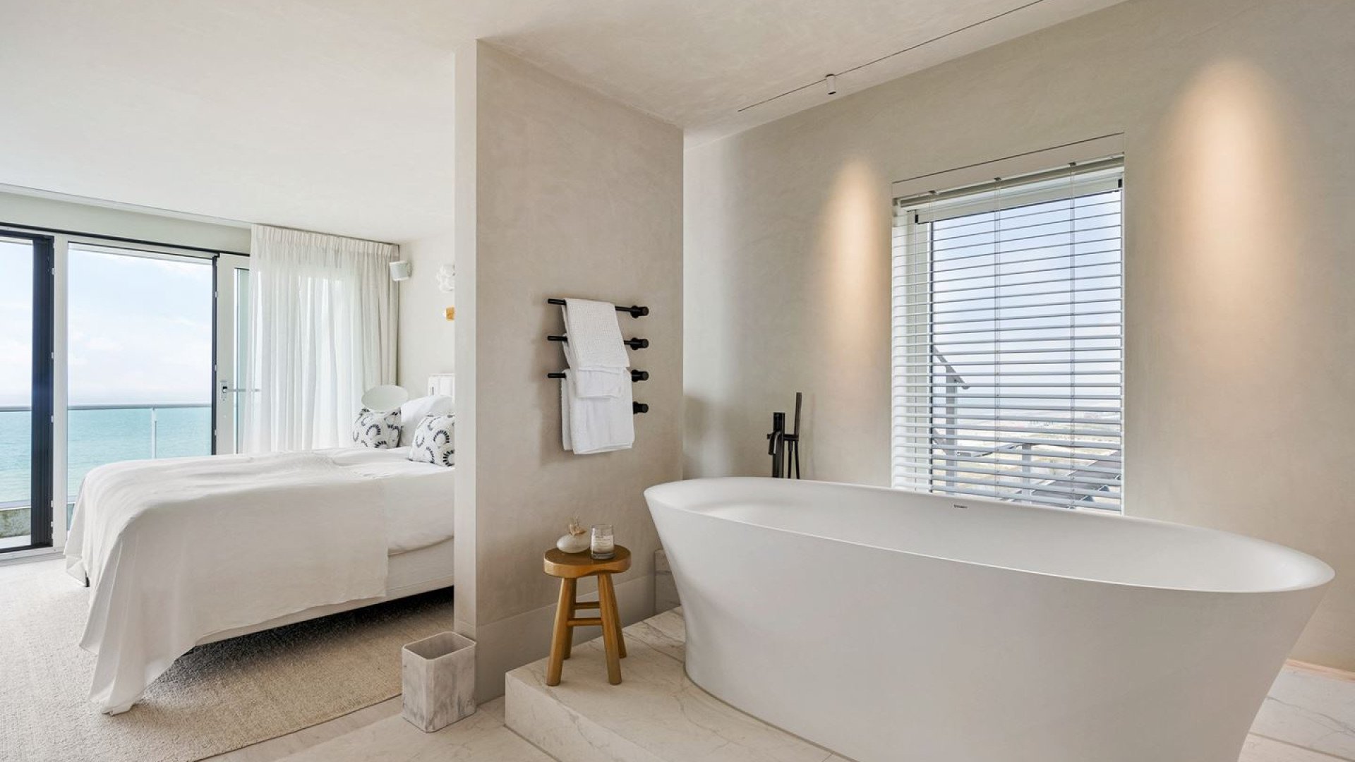 Koeman accepteert verlies: Bondscoach verlaagt prijs penthouse