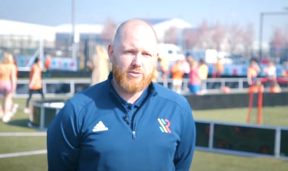 Dimitri Metgod is benoemd tot de nieuwe stadionspeaker van Feyenoord en maakt binnenkort zijn debuut in De Kuip.