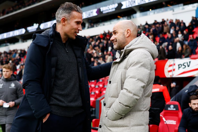 Robin van Persie krijgt bijval van Peter Bosz