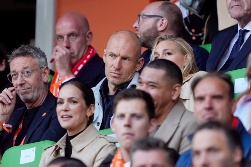 Arjen Robben op de tribune bij FC Groningen