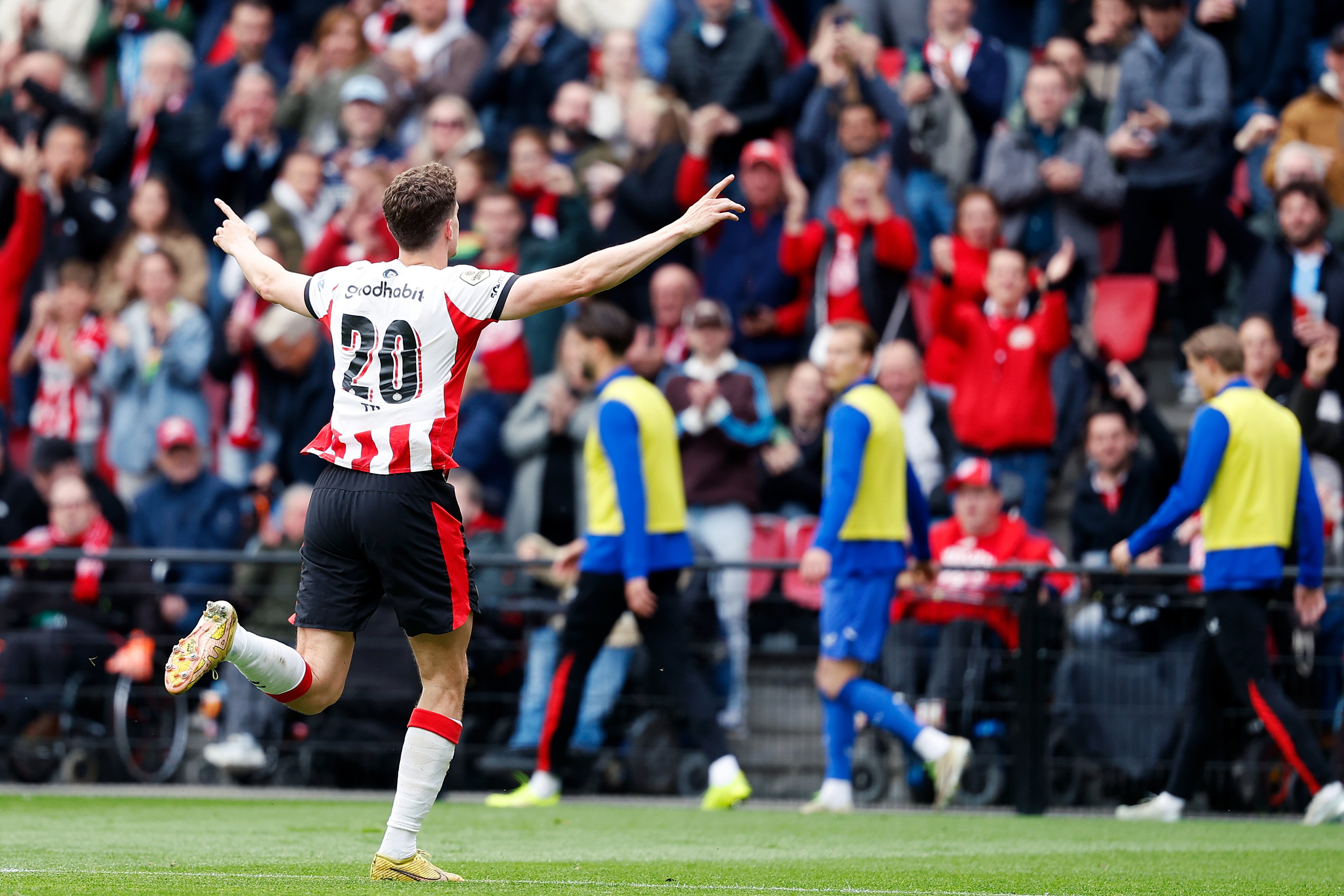 PSV schrijft historie met twee zeldzame Eredivisie-mijlpalen na zege op Twente