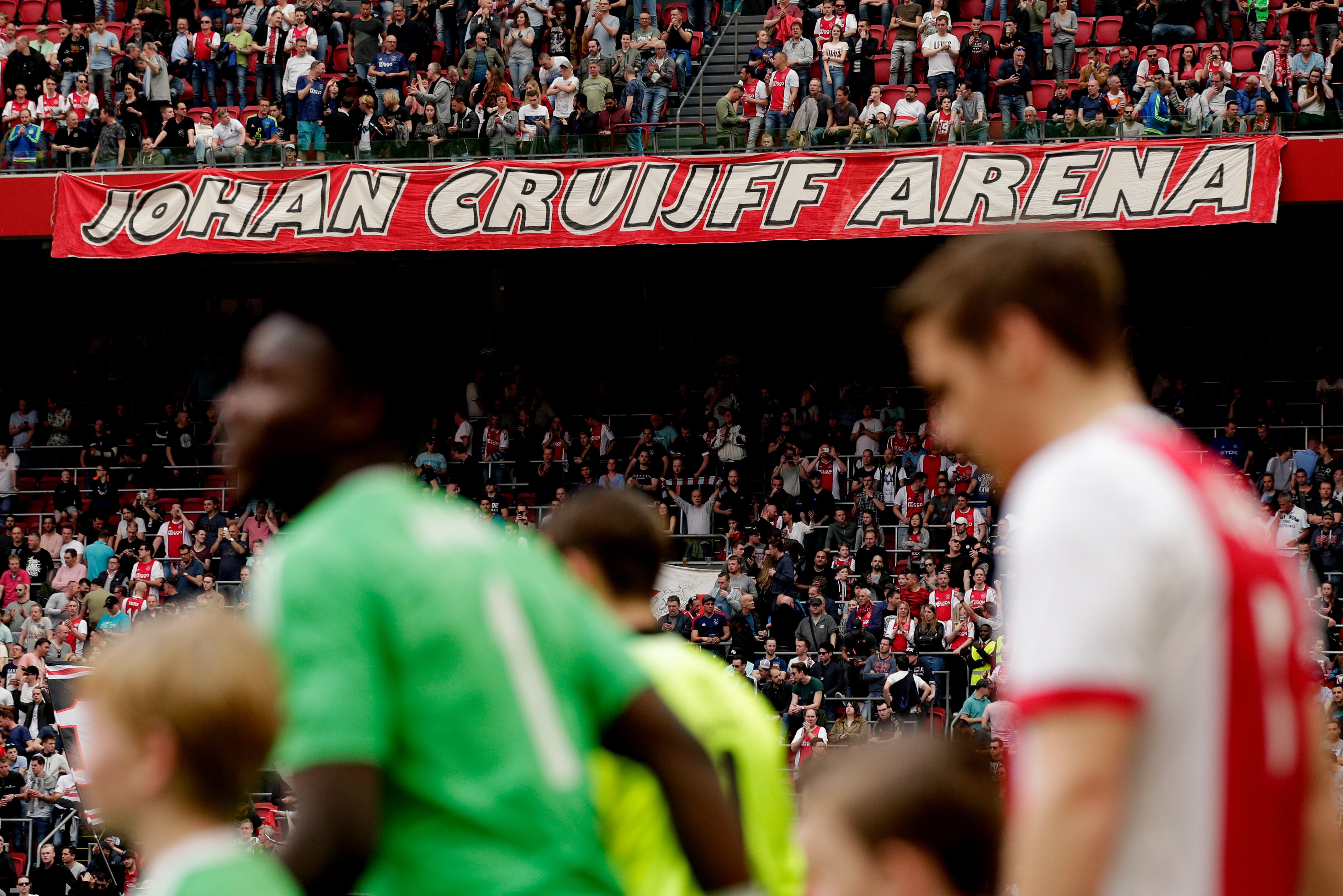 Dit betalen Ajax, Feyenoord en PSV aan makelaars