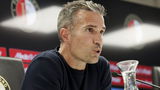 Van Persie gooit basiself om: ''Vreemde opstelling''
