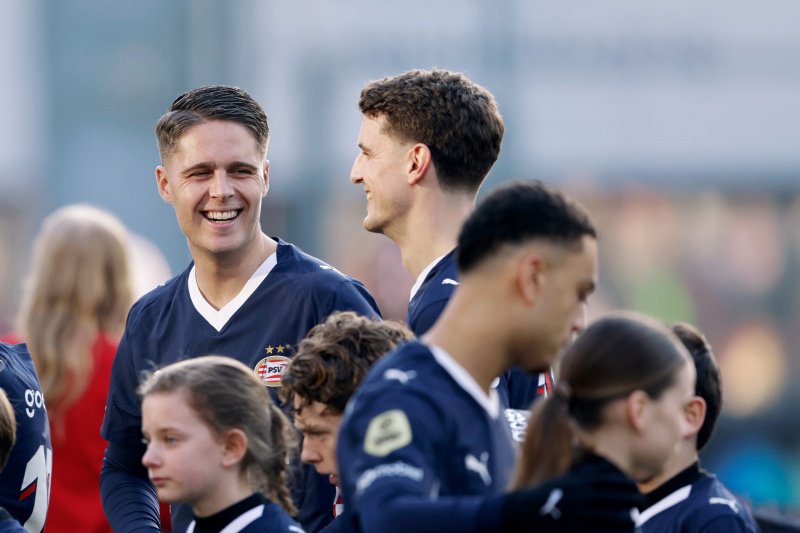 Kijkers hekelen slordig PSV: Heeft selectie gisteren kerstdiner gehad?