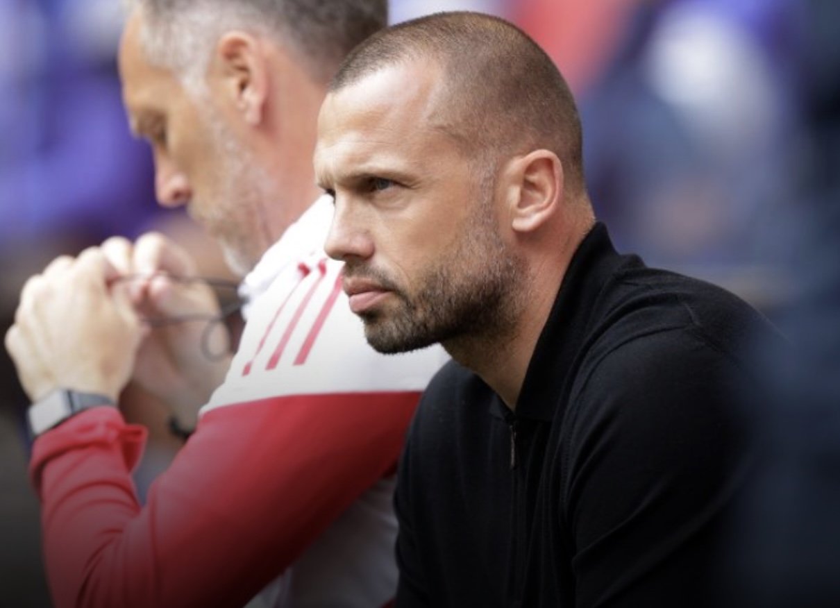 kritiek op john heitinga na fc volendam-ajax (1-1). haalt hij de kerst of al eerder ontslagen?