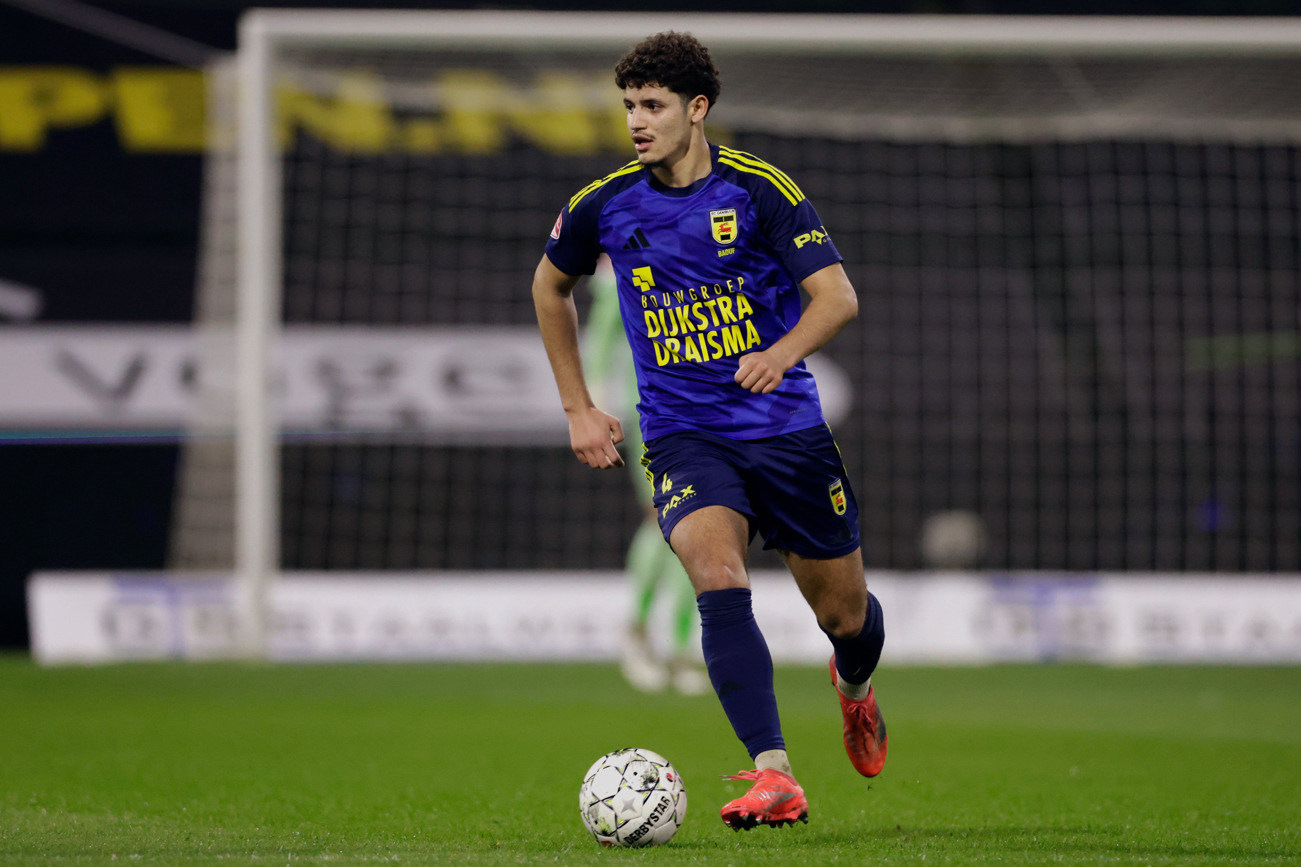 KKD-verdediger maakt sprong: internationale oproep en miljoenenwaarde