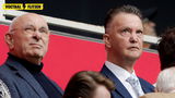 Michael van Praag en Louis van Gaal in functie op de Ajax-tribune.