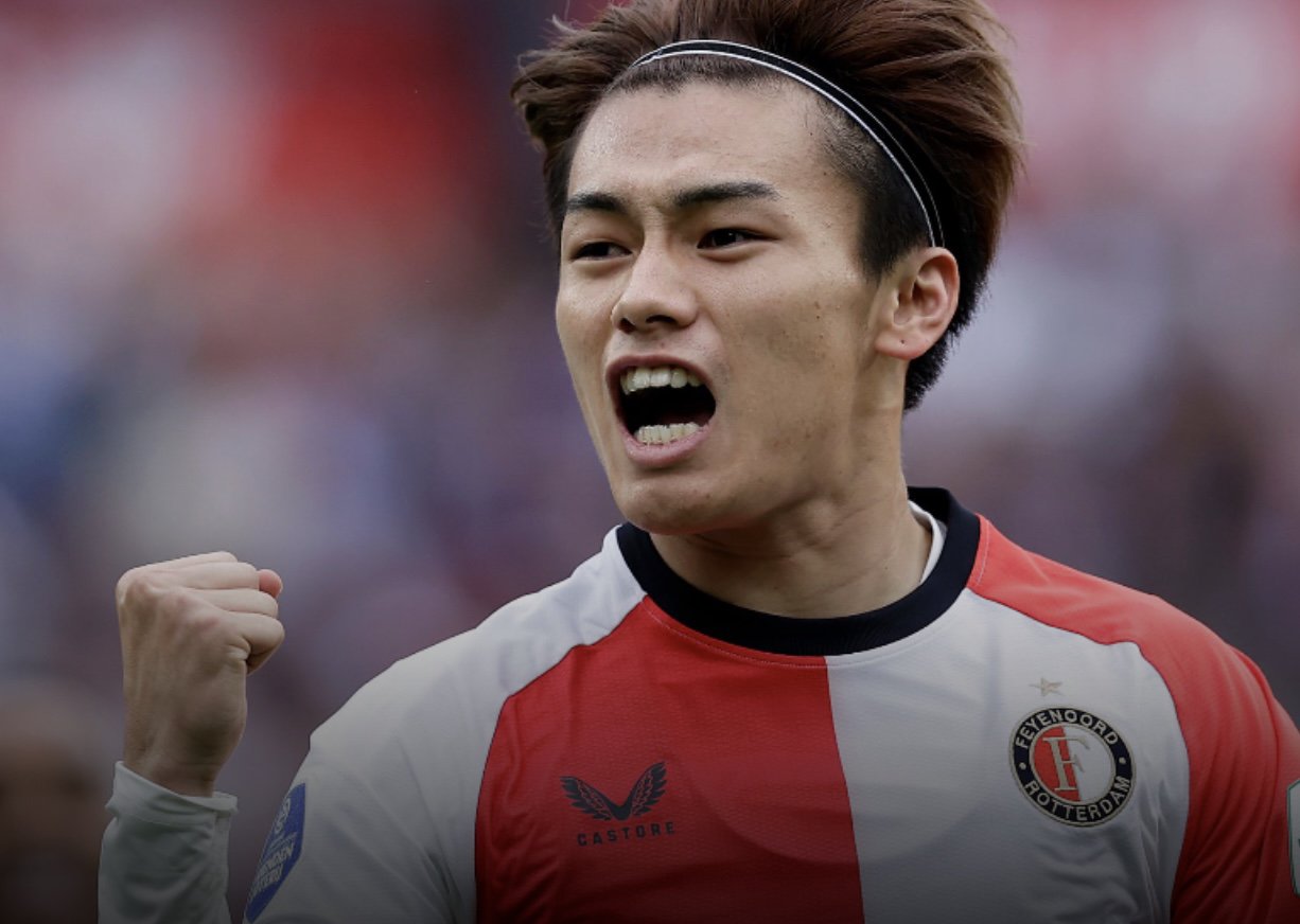 Ayase Ueda scoort tegen Excelsior. Zijn doelpunt betekent de 1-1 voor Feyenoord