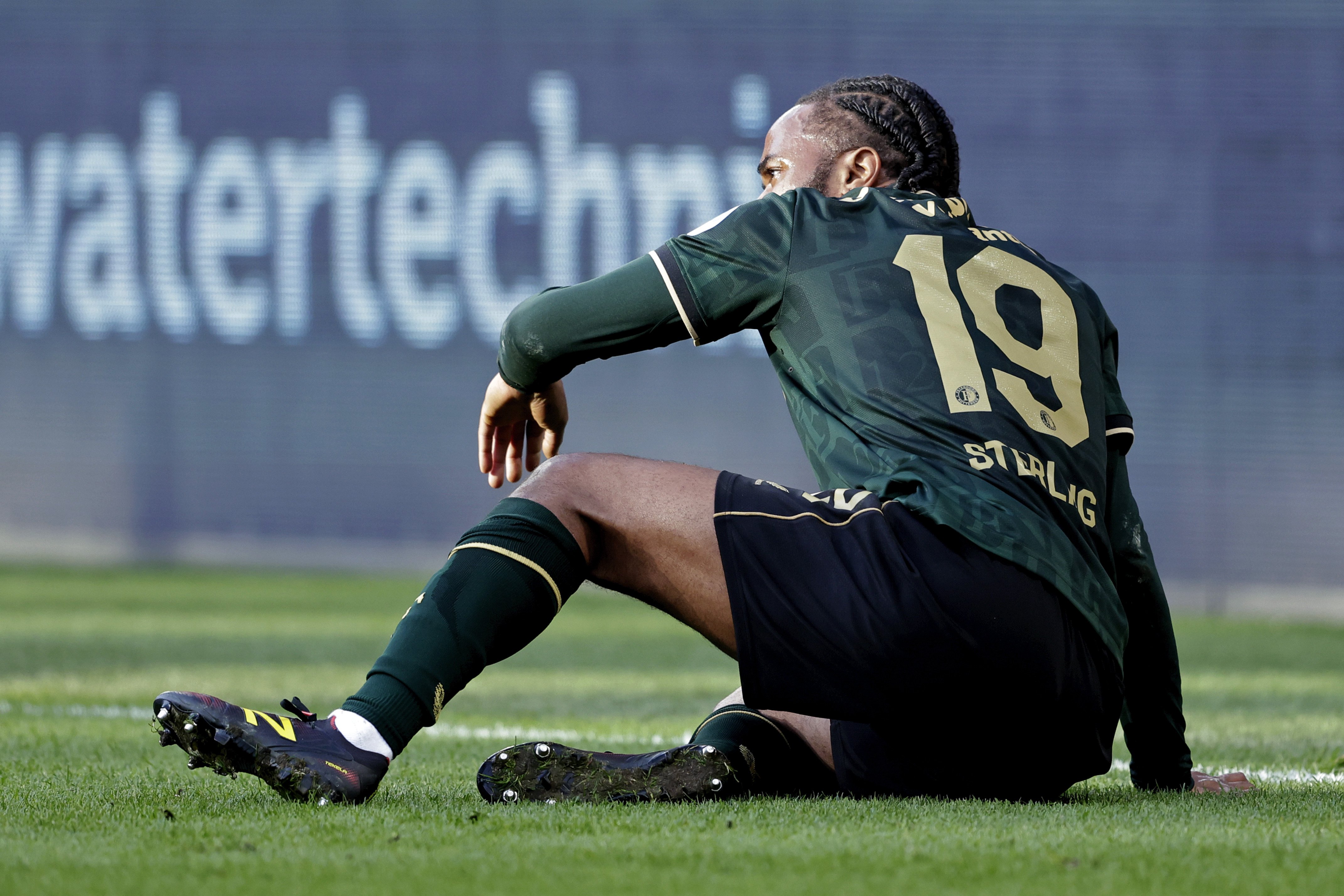 Sterling begint het duel tegen NAC Breda in de basis