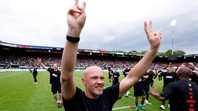 ‘Niemand past beter bij Ajax dan deze trainer’